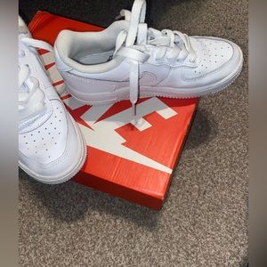 Nike Force 1 LE
Little Kids' Shoes